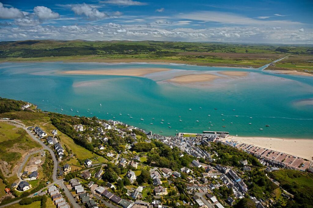 Aerial view of Aberdovey and Dovey estuary, looking south
Aberdyfi
Gwynedd
Mid
Coastal Scenery